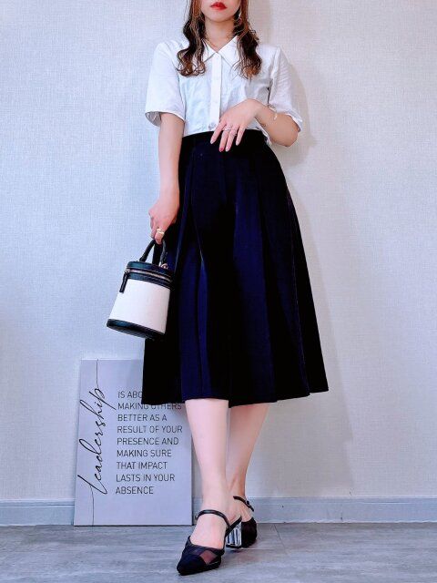 ブラックキュロッツでつくるオフィスカジュアルスタイル