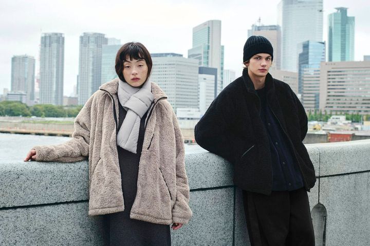 モダンでリラックスしたシルエットに、 NEEDLESらしいシックなカラーリングを施したフリースジャケットは1970年代のヴィンテージアイテムから着想を得たデザイン。