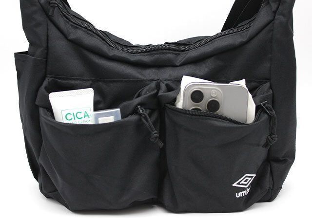 umbro黒ショルダーバッグマチ付き外ポケット