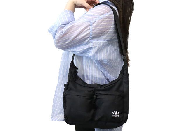 umbro黒ショルダーバッグ肩掛け