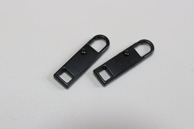 セリア 壊れたファスナーの引手交換用パーツ2個入 内容量