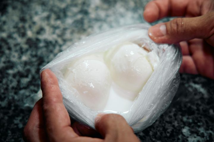 モッツァレラの牛乳漬けをつくる