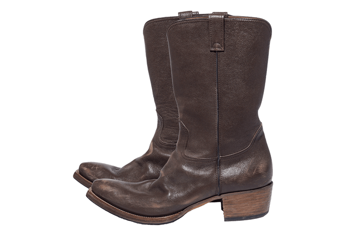 〈プラダ〉のブーツ