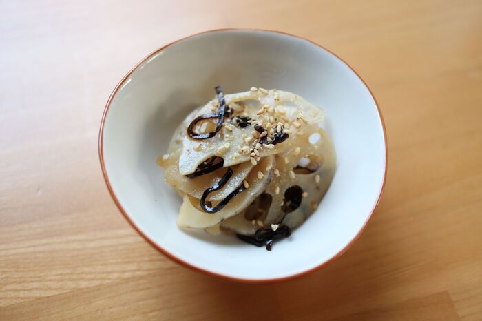 スライサーは不要！「レンコン」の薄切りが超簡単にできる裏ワザ！力を入れずにひらひらに♪