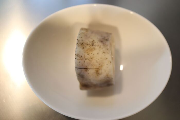 スライサーは不要！「レンコン」の薄切りが超簡単にできる裏ワザ！力を入れずにひらひらに♪