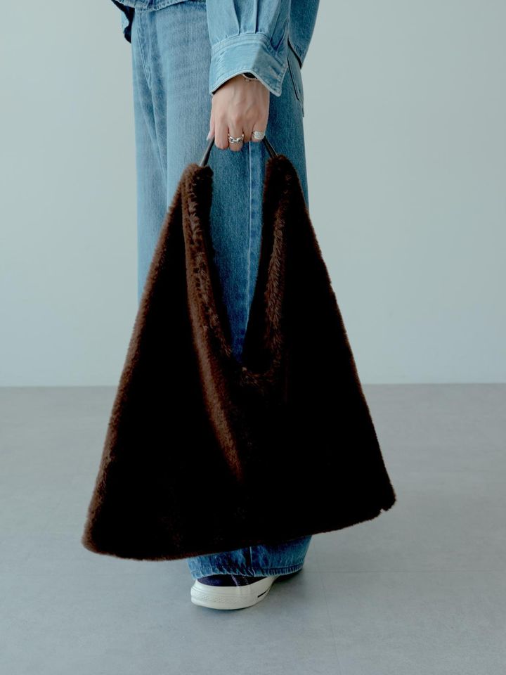 画像: 季節感を出すならバッグが正解