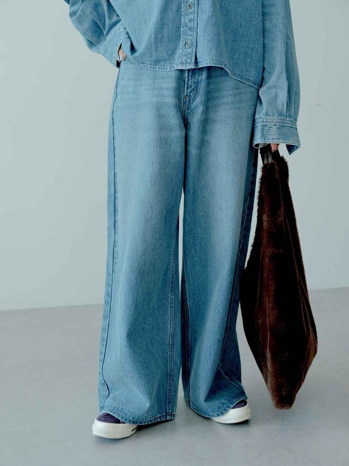 画像: ワイドデニムは靴に合わせた丈選びを