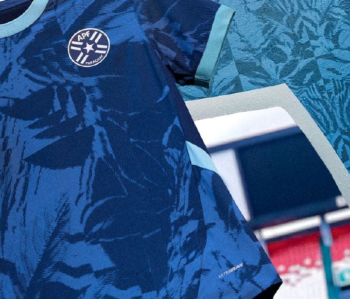 日本代表と対戦するパラグアイの最新ユニフォームをご紹介！デザインは「楽器」と「川」