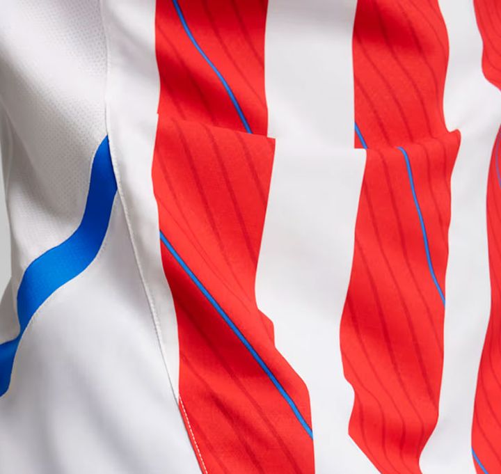 日本代表と対戦するパラグアイの最新ユニフォームをご紹介！デザインは「楽器」と「川」