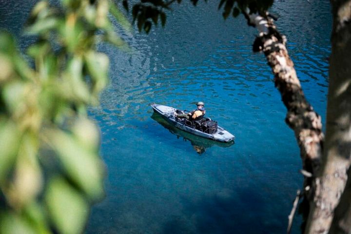 湖ではボートやカヤックで楽しんでいる人を多く見かける