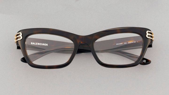 5万9400円（バレンシアガ／ケリング アイウエア ジャパン カスタマーサービス）