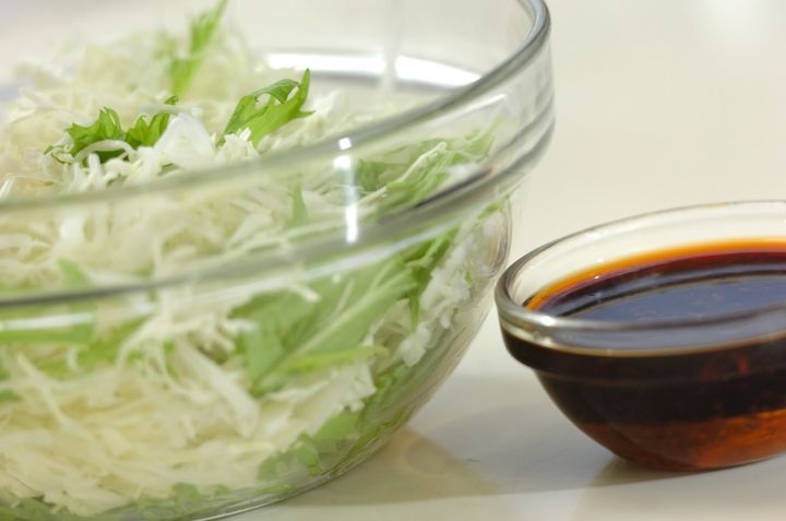 簡単！豚肉の生姜焼き ハチミツが隠し味の下準備1