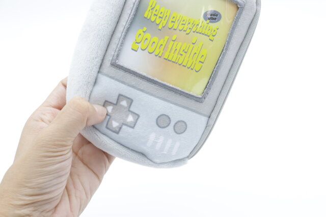 Y2Kゲーム機ポーチ 素材感