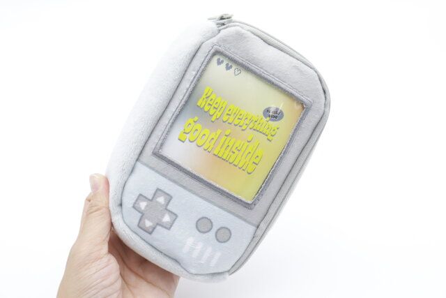 Y2Kゲーム機ポーチ デザイン