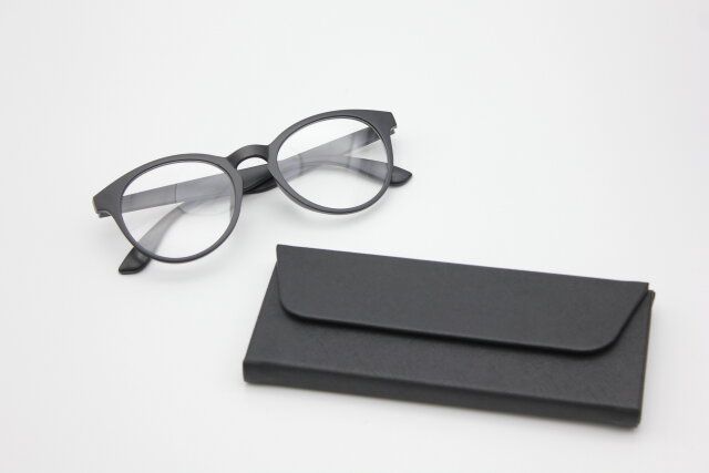 ダイソー 折りたたみメガネケース