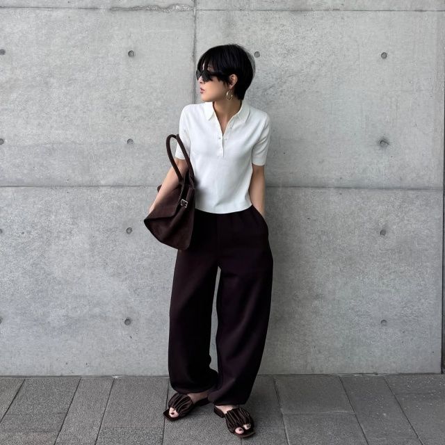 UNIQLOのオフホワイトの「ポロセーター半袖」