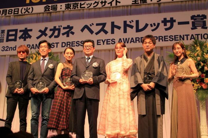 バーチャルライバーグループ「にじさんじ」に所属する加賀美ハヤトさんが1日、自身のXを更新。「日本メガネベストドレッサー賞」を受賞したと発表しました。