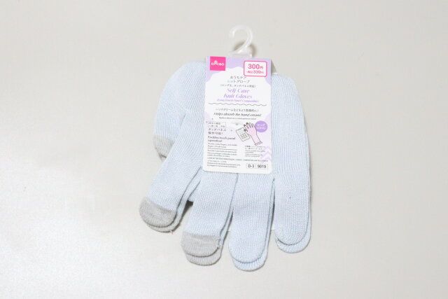 ダイソーのおうちケアニットグローブ（ロング丈、タッチパネル対応）のパッケージ