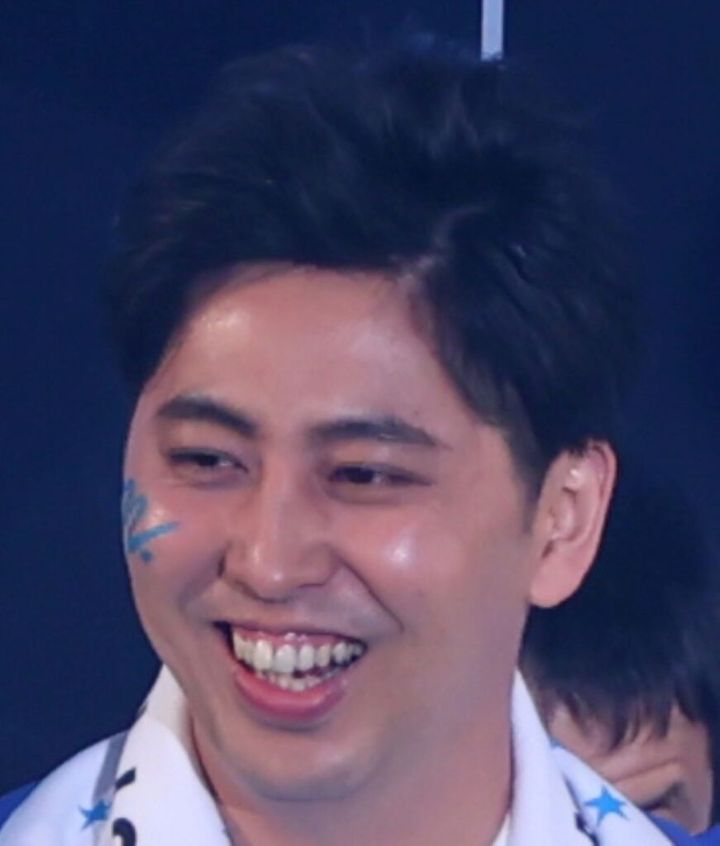 自身のユーチューブでの発言が「職業差別では?」との誤解を生み、SNSを中心に炎上騒動へと発展しているお笑いコンビ「ニューヨーク」の屋敷裕政さん（39）があの人とコンビを再結成した動画が話題です。