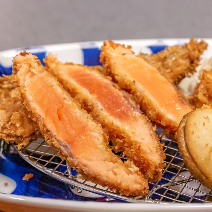 そのぎんサーモンのレアカツ