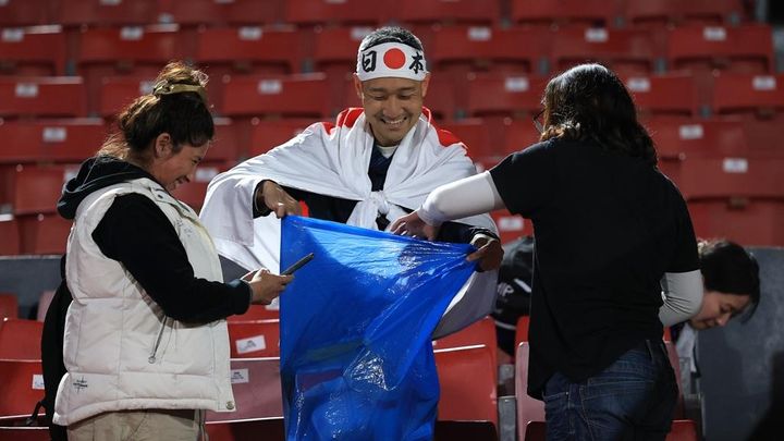日本人サポーター、U-20W杯でのスタジアム清掃が南米で絶賛される「誰もが模倣すべき日本の文化的習慣」