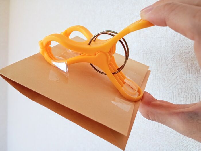 「洗濯ばさみ」実はめっちゃ万能だった…！！置き場所に困るモノたちを一発解決♡