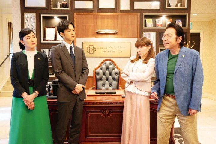 宮藤官九郎と大石静が共同脚本を手掛けた『離婚しようよ』。Netflixで独占配信中