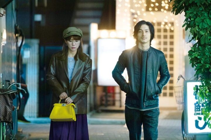 自称アーティストの謎の男を錦戸亮が演じる。Netflixシリーズ『離婚しようよ』独占配信中