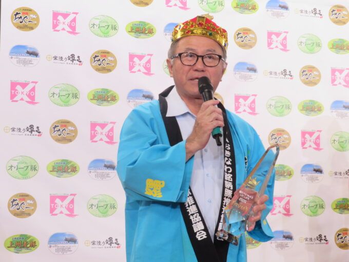 初代“ベス豚”に選ばれたJAおきなわ銘柄豚推進協議会の玉城和巳さん