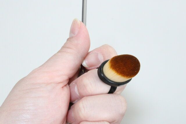 リング型ネイルクリーニングブラシ 使用例