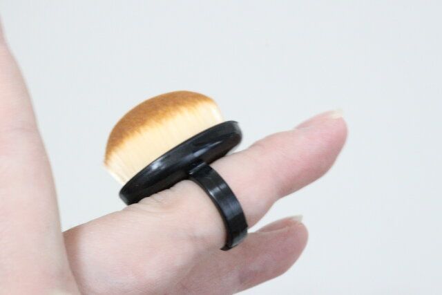 リング型ネイルクリーニングブラシ 装着