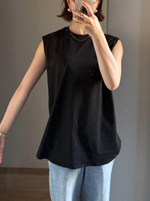 ユニクロ エアリズムコットンT／ノースリーブ BLACK 着用