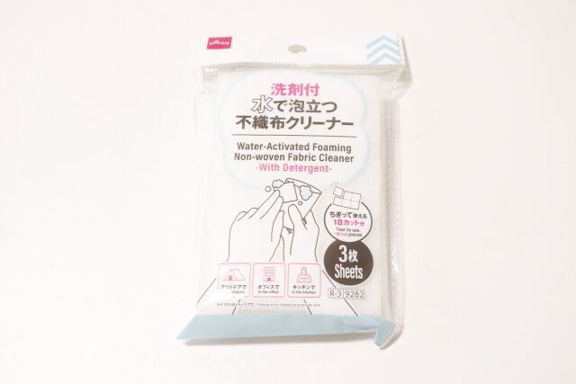 ダイソーの水で泡立つ不織布クリーナー（洗剤付）のパッケージ