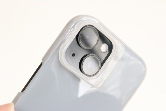 ダイソーのレンズスタンド式ケース（アイフォーン用、15＆14、モノクロ）4