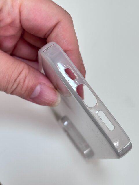 ダイソーのレンズスタンド式ケース（アイフォーン用、15＆14、モノクロ）7