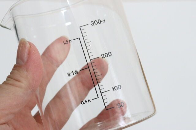 ダイソーのお米が軽量できる耐熱軽量ガラスカップ（お米兼用、300mL）