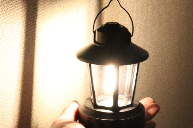 ダイソー LEDランタン ノスタ デザイン 光量