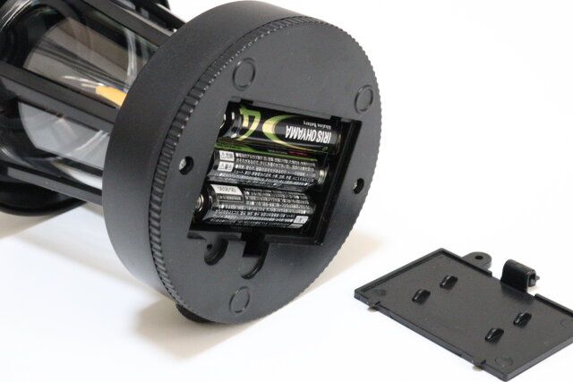 ダイソー LEDランタン ノスタ 電池フタ 必要電池
