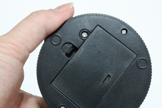 ダイソー LEDランタン ノスタ 電池フタ