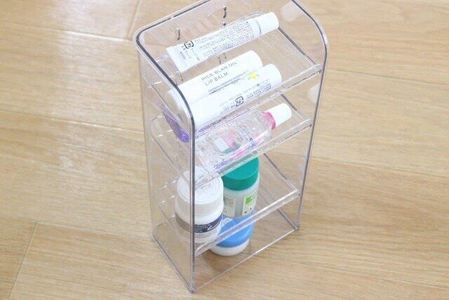 ダイソーの小物整理ができる高さ調節できるトレー（3段）