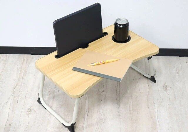 ダイソーのコンパクトな折り畳み簡易デスク