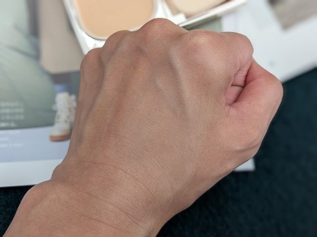 シルキー エッセンスファンデーションUVのスウォッチ写真