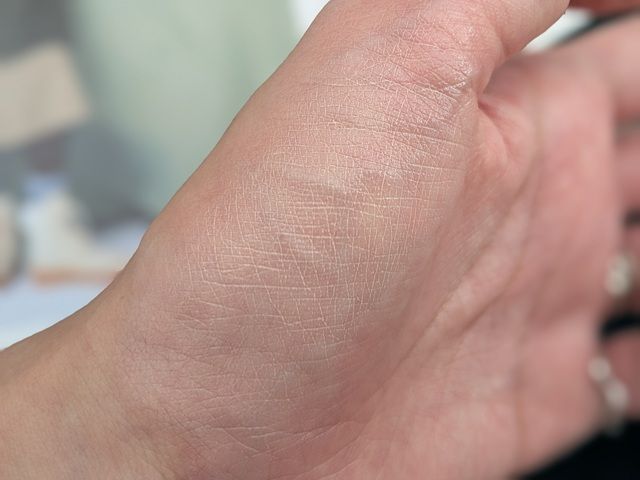 スキンケアベース ラスティングUVのスウォッチ写真