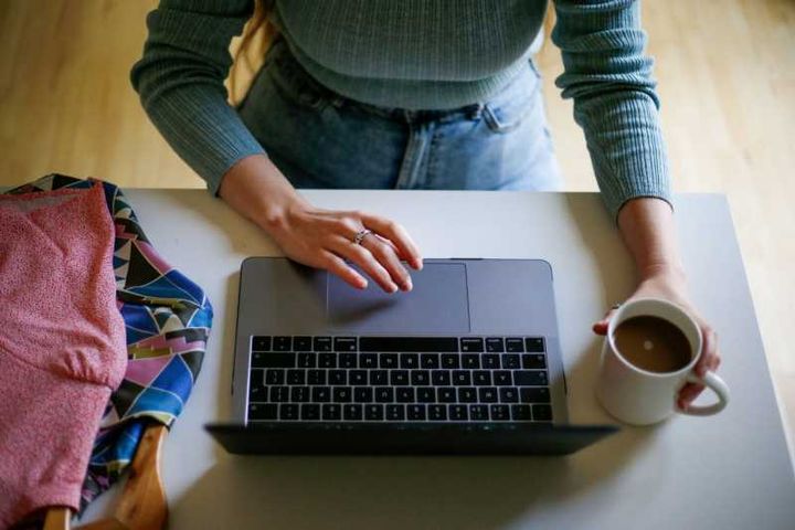 「『さっきまで元気だったのに』と同僚絶句 目の前で40代男性が死亡 歓送迎会で脳出血 脳卒中サバイバー記者」という記事があります。