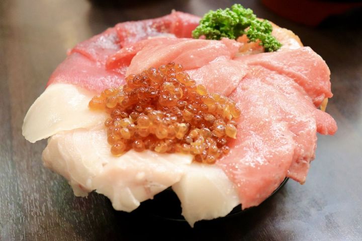 全部乗せ・大ちゃん丼（3172円）