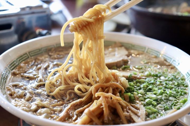 黒醤油ラーメン（800円）