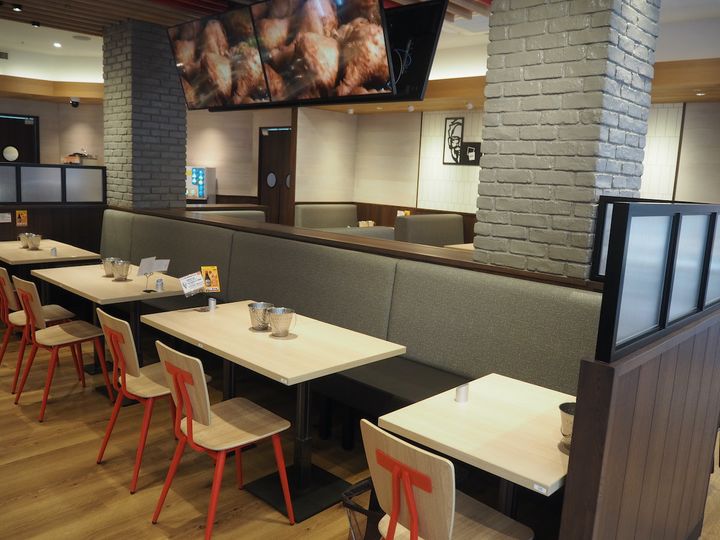 「KFCレストラン」店内 2