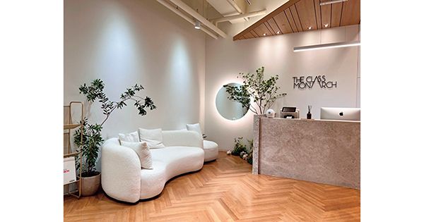 THE CLASS MONARCH 内観