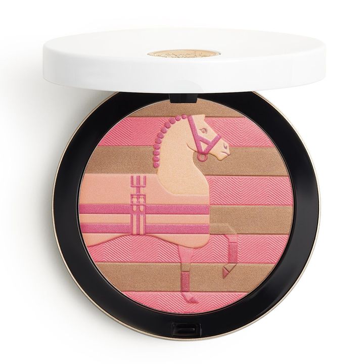 プードル ロカバール ￥16,170（10月22日よりエルメス オンライン ブティック先行、11月5日よりエルメス・イン・カラー 伊勢丹新宿店・エルメス 伊勢丹新宿店、11月7日より全国限定発売） Photo_ ©Studio des fleurs