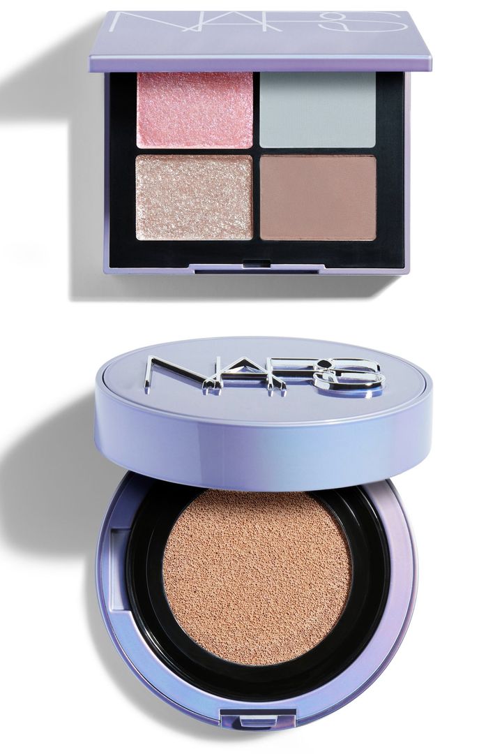 〈上〉クワッドアイシャドー 05079 ￥7,700 〈下〉コズミック ライトリフレクティング セラムクッションファンデーション ケース（ファンデーションは別売り） ￥2,640（ともに11月21日より限定発売）